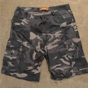 Lee Men's Black & Gray Camouflage Cargo Shorts